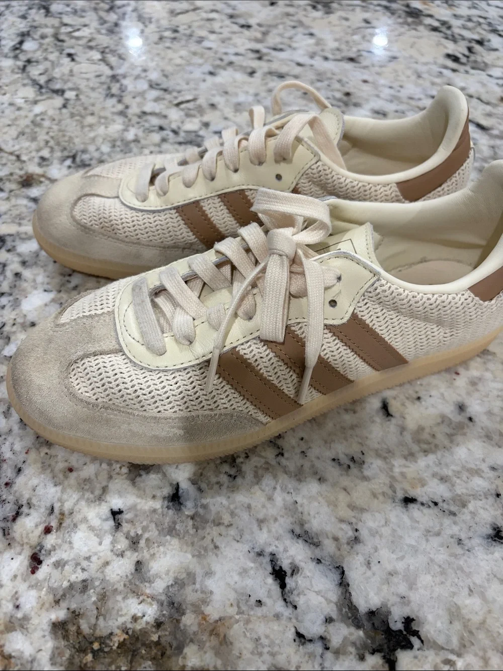 Men’s Sz7.5 Adidas Cream and Tan Retro Runner Sneakers